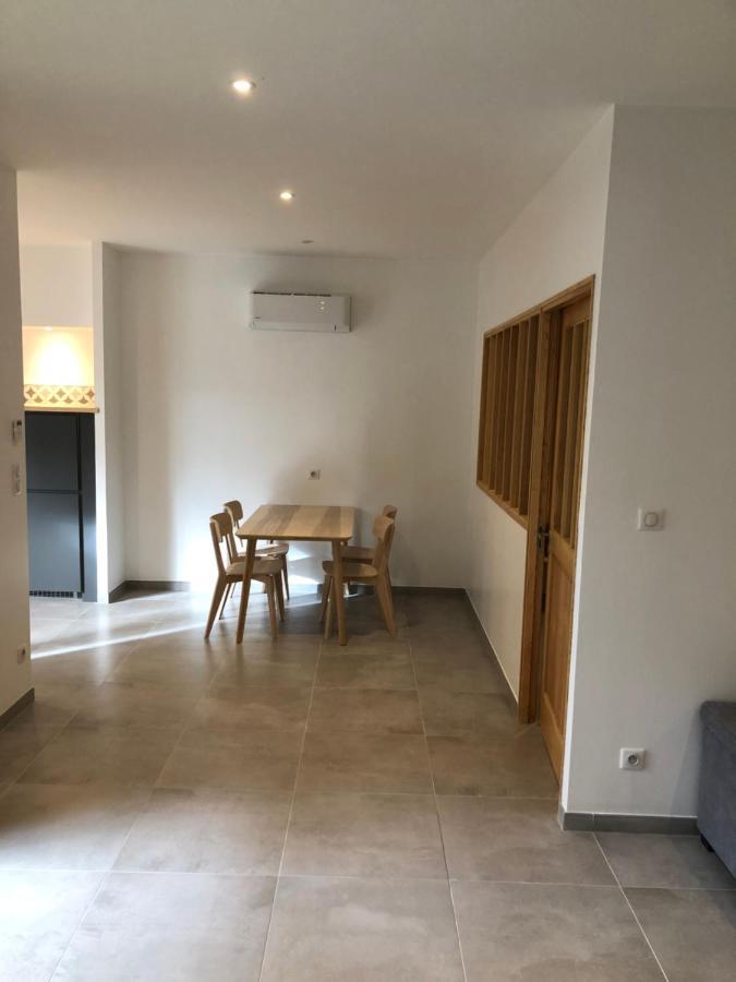 Bel appartement avec piscine chauffée Pezens Esterno foto