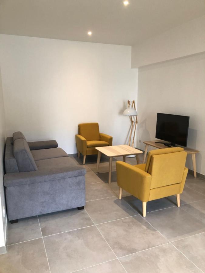 Bel appartement avec piscine chauffée Pezens Esterno foto