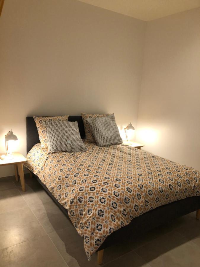 Bel appartement avec piscine chauffée Pezens Esterno foto
