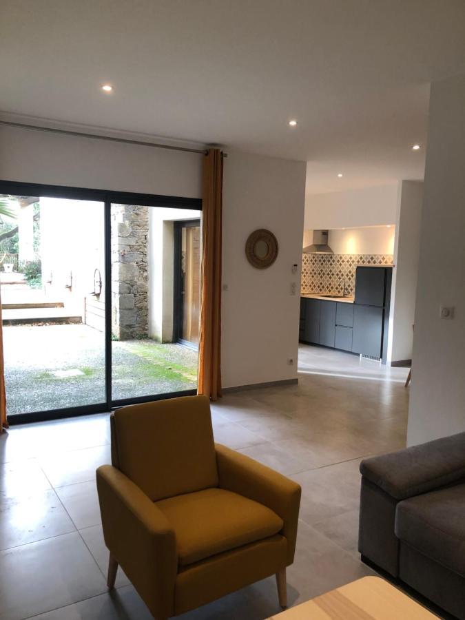 Bel appartement avec piscine chauffée Pezens Esterno foto