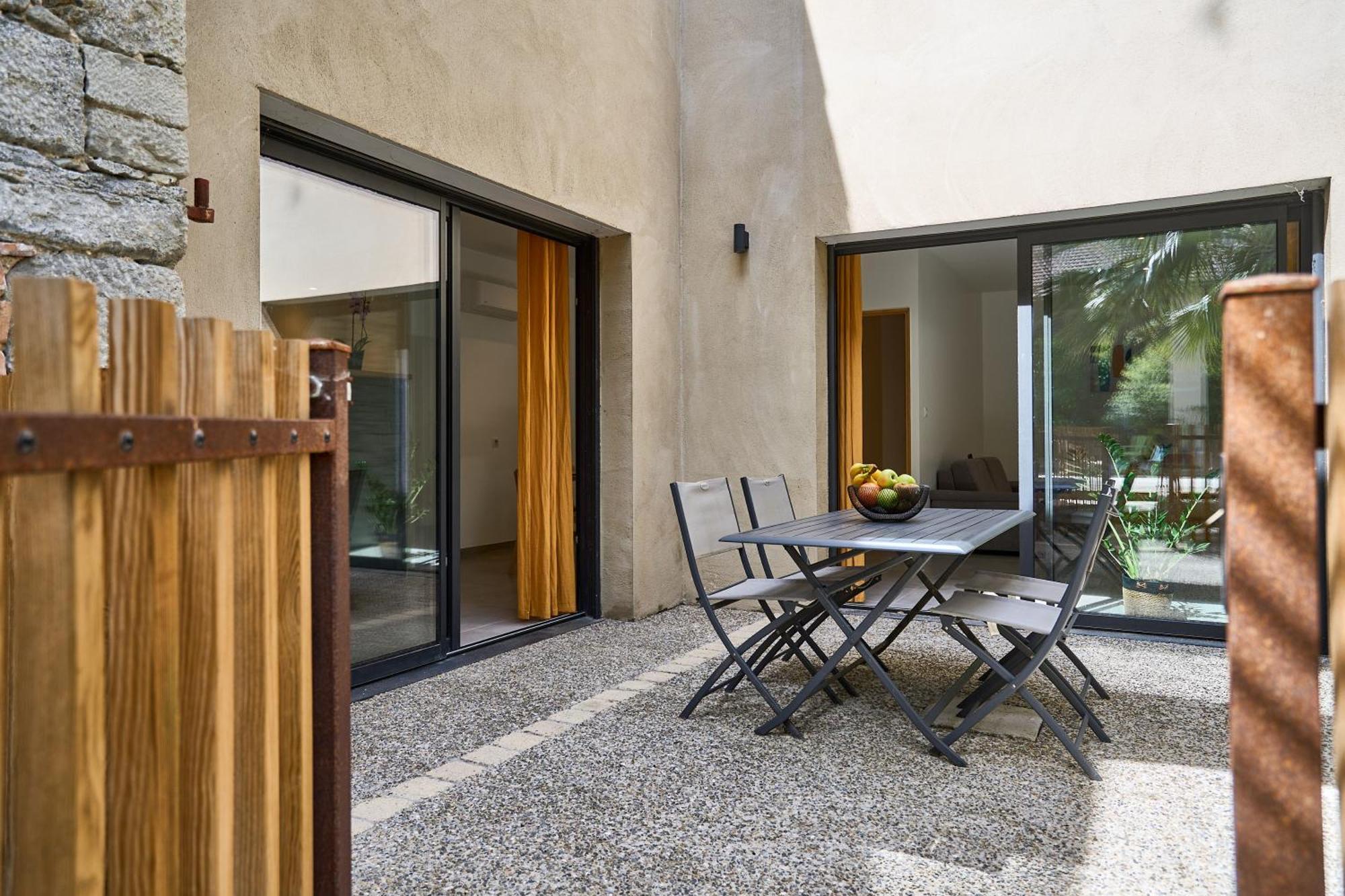 Bel appartement avec piscine chauffée Pezens Esterno foto